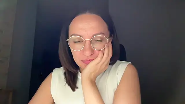 KamilaXHot - I'll take off my bra for 3 minutes