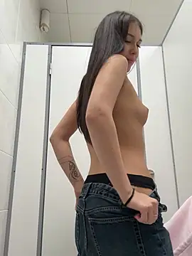 Anyway - 1st time Flash my pussy here 😗