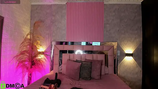 Griselle_rousse - Tease tits under bra 🍒