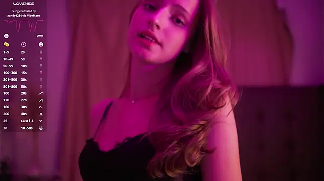 FayeLivingston - play with my straps