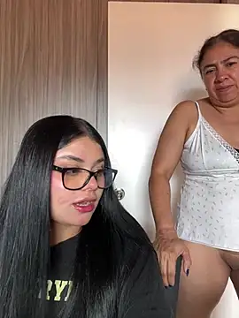 Alissonfernandez_ - Nana spanks her ass shh