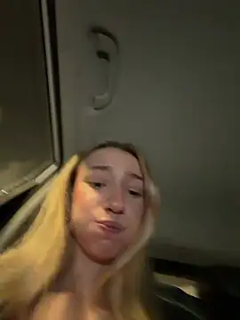 Lia-see-ya - Squeeze tits hard under top / Uber😰