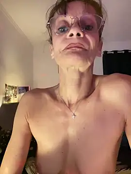 Chris06d22@xh - Grand écart sur gode🍆😈
