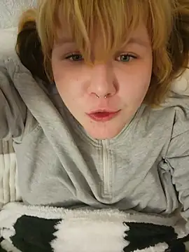 Wehavepussies_xoxo - french kiss topless