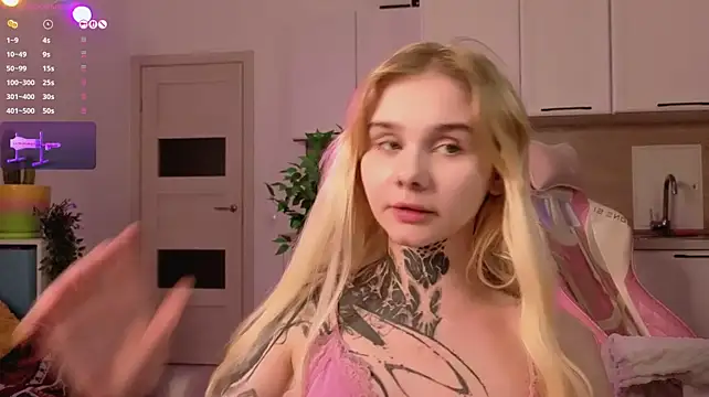 Britney_Lynch - showing pussy in doggy
