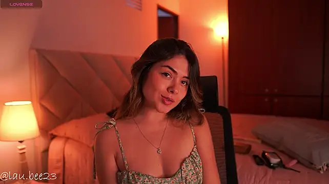 Lau_Bee - creamy boobs