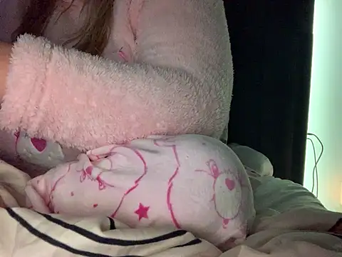 LilMissPeachy - Flash cleavage