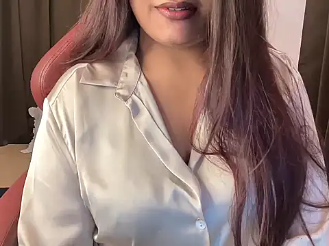 Shanayaaa_1 - OIL on my neck, titts, belly