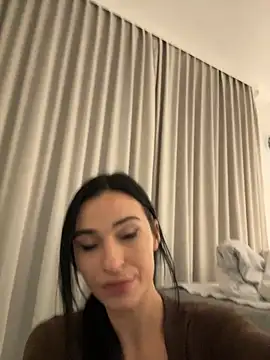 OIivia - Bend over show naked ass