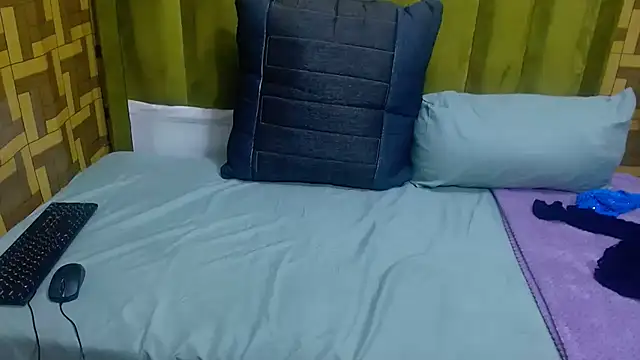 BigbootyNickyx