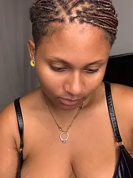 Madelltheebony - Fuck my pussy with my finger