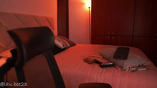 Lau_Bee - creamy boobs