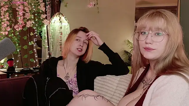 Morvelyn - Naked girls are kissing.