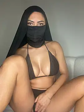 CherryyMia - Spit on my nipples and play 1min 🔥