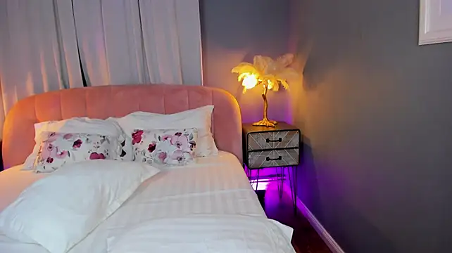 AmedeeaBanks - Hey Amy! Welcome back- orgasmic time 💦