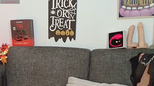 Angelabrowm - Get naked and oil body