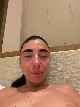 BellaTxx - Spit on boobs 😻