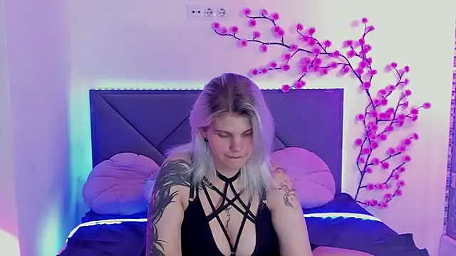 JoannLowe - let's play with me