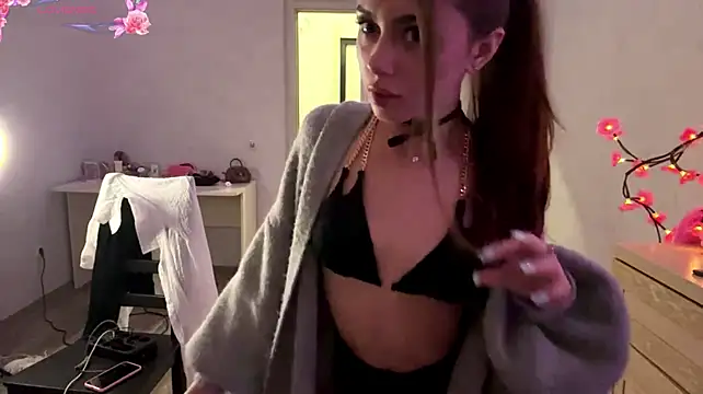 StephaniCute - Lie down on the bed💖