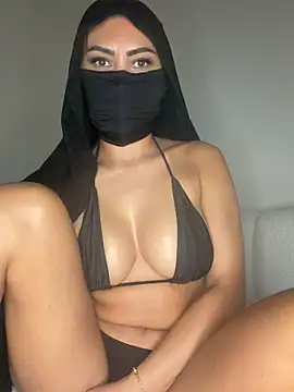 CherryyMia - Spit on my nipples and play 1min 🔥