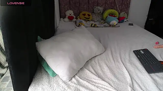 AndreaSwweettt - Make me squirt with your vibes in my ass