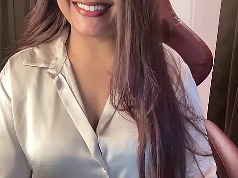 Shanayaaa_1 - OIL on my neck, titts, belly