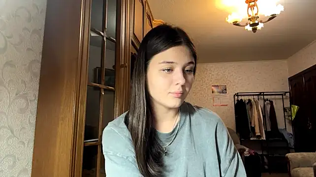 MargaretaGradert - Show my neck and collarbone area