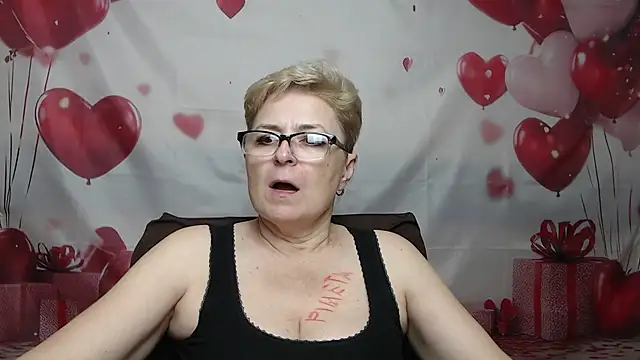 EmiliaGree - I will write your name on my chest 💄