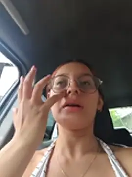 Ary-18 - I show my breasts to the driver