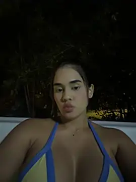 BellaLeclair_ - My friend lick my tit👅