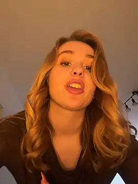 ChiaraVelvet - Show Ass in Doggy and Slap 2x