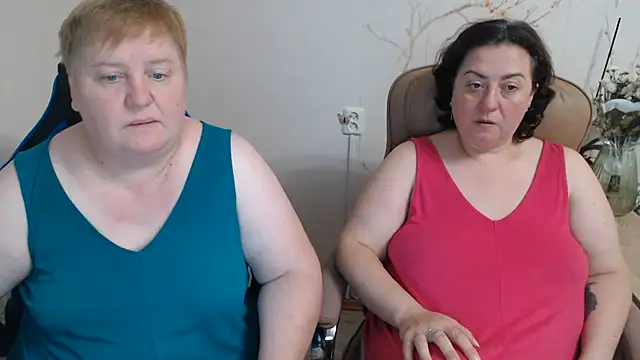 Lindy-Jeanie - lick boobs and lick pussy brunette))