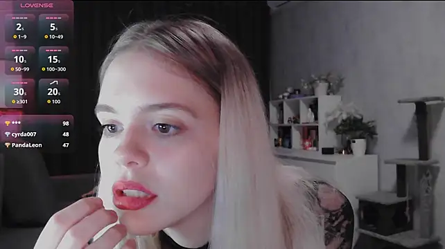 VivienJaques - Should I show my butt?