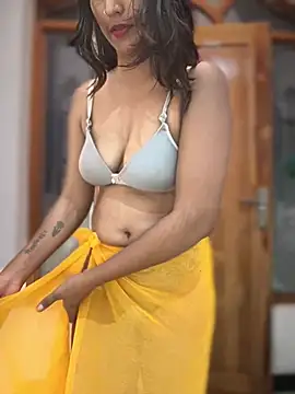 4U143 - Full nude show