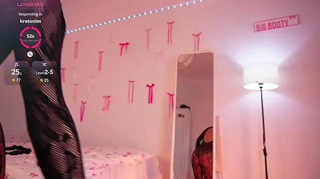 Lisa_poetry - Wear a risky fishnet suit