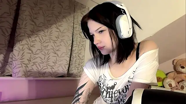 HollieMadrueno - Show my lower ass