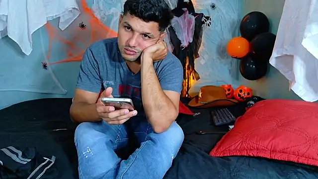 Hornyshow11