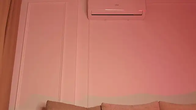 SinfulSienna - my kitty needs a finger