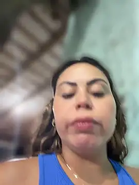 LariiHotWife - Plug anal 🔥