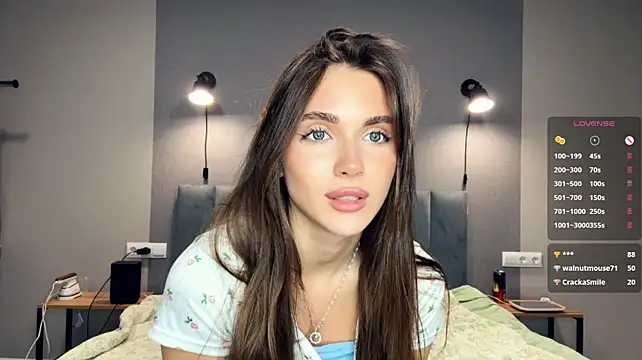 Veluxe - Squeeze my boobs under top