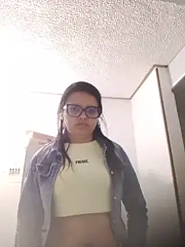 Selena_foxy - Un desconocido toque mi pecho