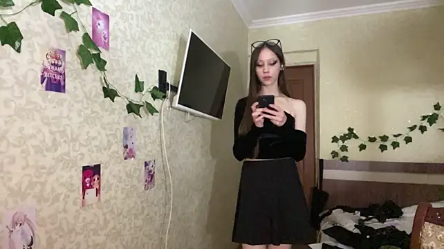 KoriLevander - Stand up to show outfit