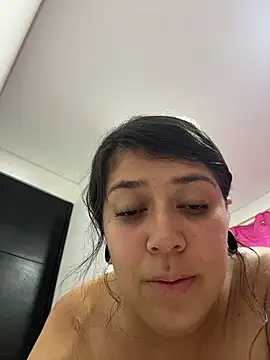 Emilyjohanson - I show you my tits to my friends