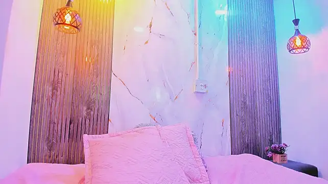 Scaarlettxxx - Oil ass in doggy pose 🪔