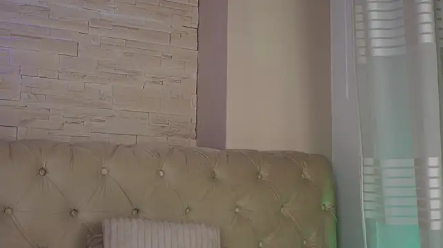 Sara_SweetXX - Body Tease !