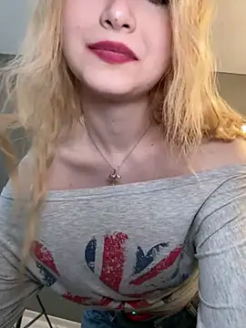 MarlboroWeb - underboobs😍 + close up