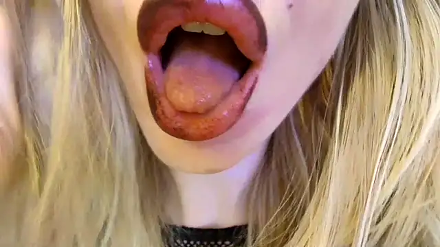 Velvet_kissx - How about some wetness?Booom 💦 😈 👄 🎇