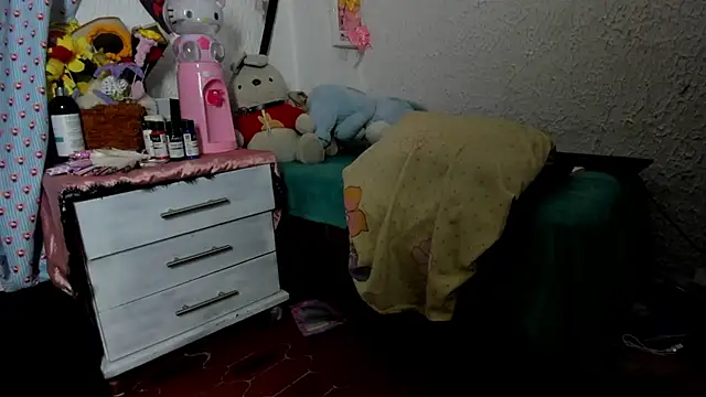 Kuutar - Dildo in pussy doggystyle
