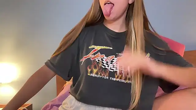 Martimartinaxx - tits out