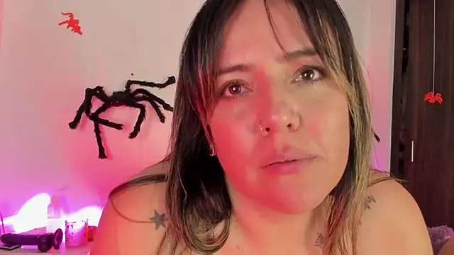 Miaapril - escupirlas a ambas